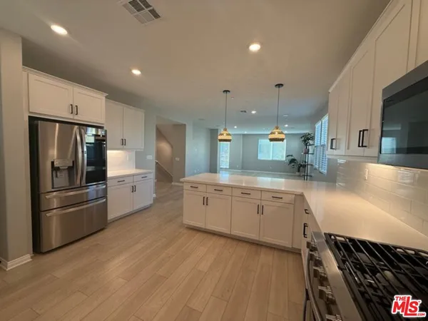 $6,000 | 782 Daniel Freeman Circle, Inglewood, CA 90301