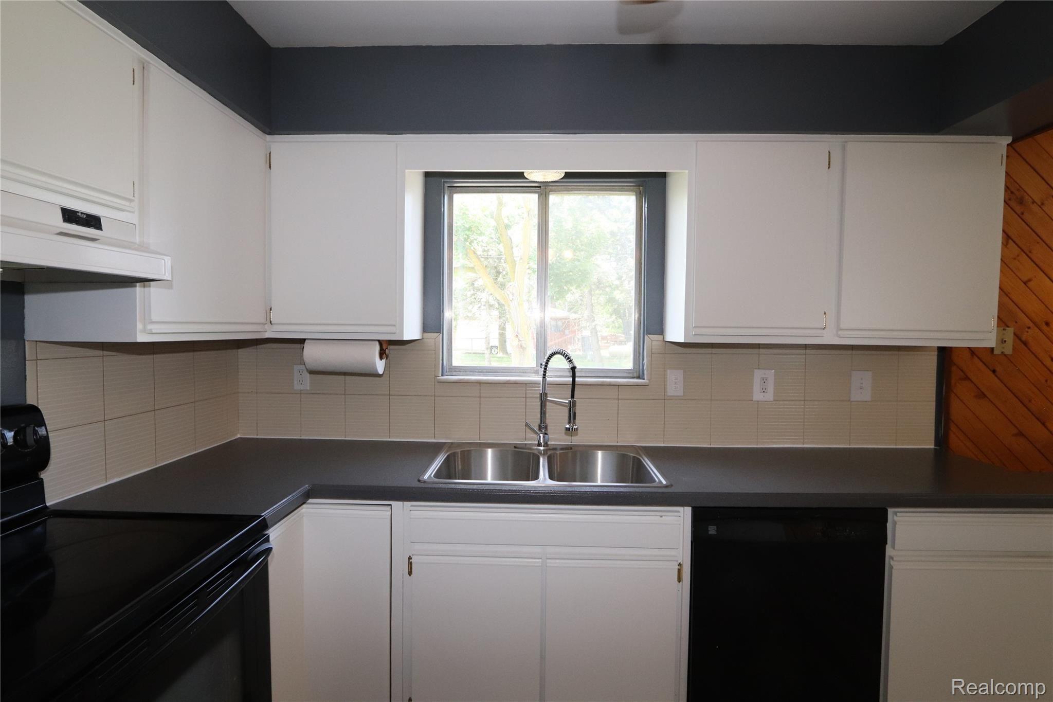 4011 Baldwin Road Grand Blanc, MI 48439 - Photo 11 of 42 IMG_7202.JPG