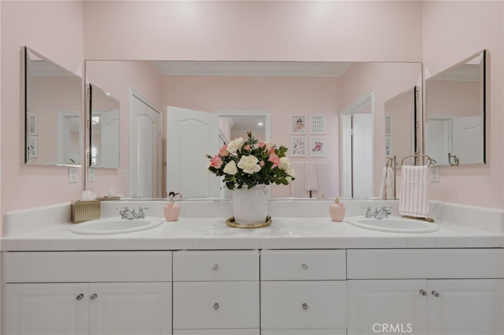 10 Jenny Lane Ladera Ranch, CA 92694 - Photo 44 of 64 Hollywood Bathroom