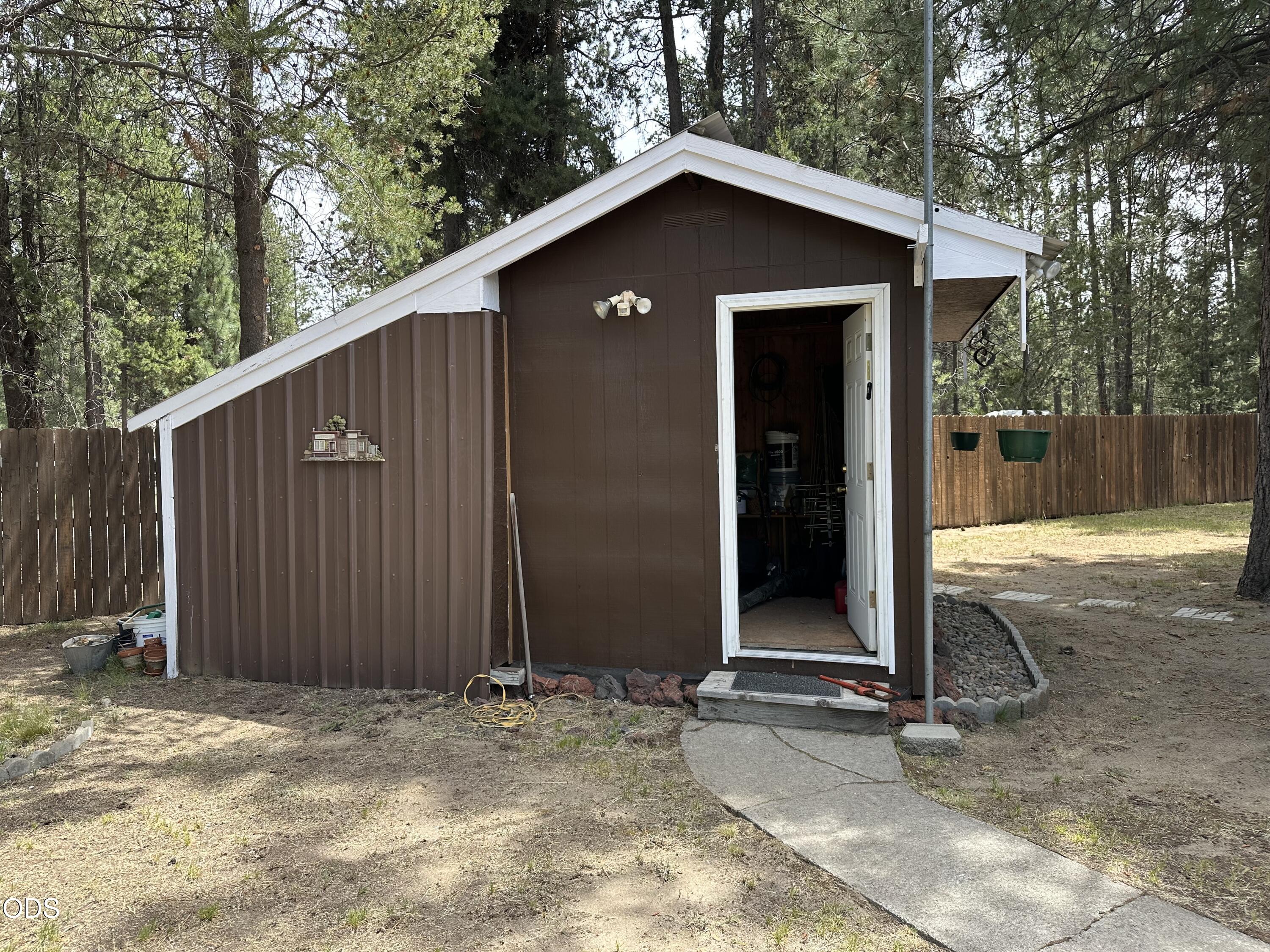 15531 Federal Road La Pine, OR 97739 - Photo 26 of 32
