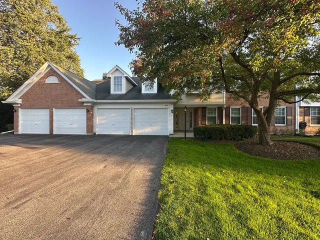 $304,900 | 802 Butternut Lane, Unit C, Mount Prospect, IL 60056