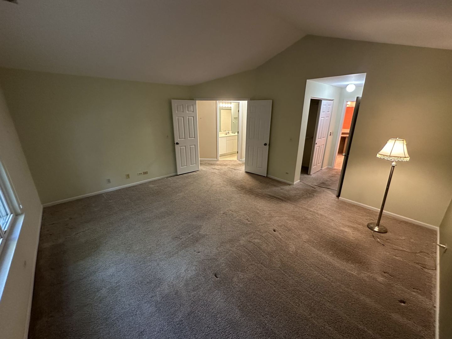 802 Butternut Lane, Unit C Mount Prospect, IL 60056 - Photo 11 of 15 a view of a livingroom with furniture and a lamp