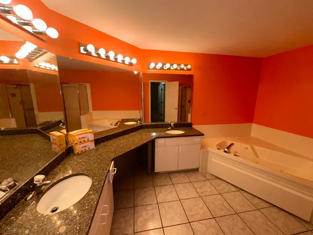 $304,900 | 802 Butternut Lane, Unit C, Mount Prospect, IL 60056