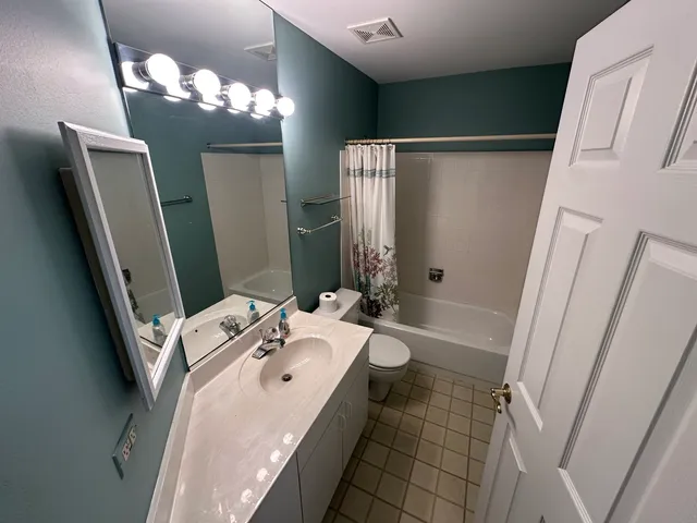 $304,900 | 802 Butternut Lane, Unit C, Mount Prospect, IL 60056