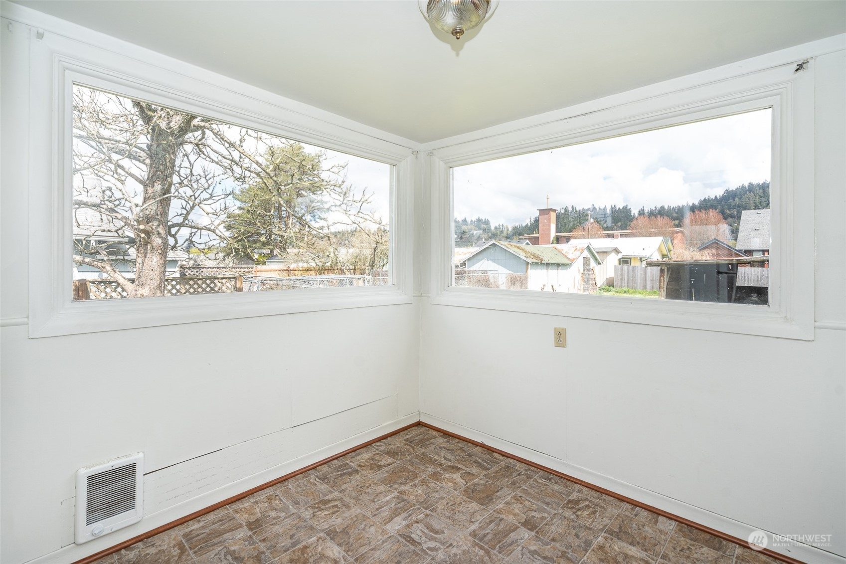 680 Southwest William Avenue Chehalis, WA 98532 - Photo 7 of 27 Gallery Image 7