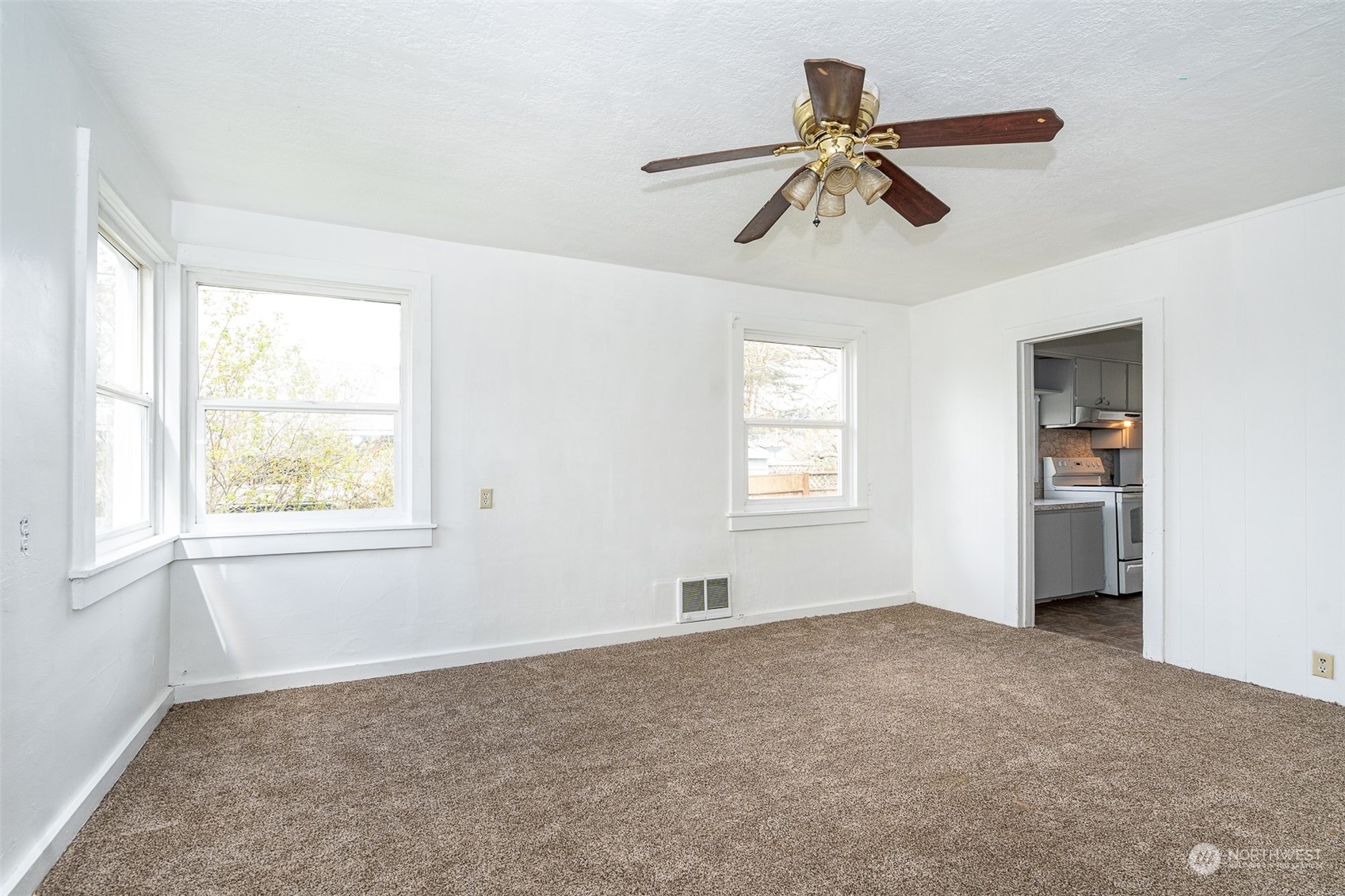 680 Southwest William Avenue Chehalis, WA 98532 - Photo 8 of 27 Gallery Image 8