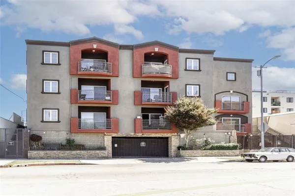 $490,000 | 11124 Burbank Boulevard, Unit 101, North Hollywood, CA 91601