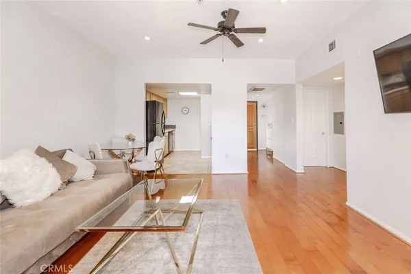$490,000 | 11124 Burbank Boulevard, Unit 101, North Hollywood, CA 91601