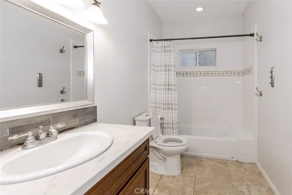 $490,000 | 11124 Burbank Boulevard, Unit 101, North Hollywood, CA 91601