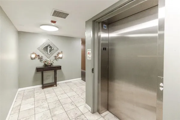 $490,000 | 11124 Burbank Boulevard, Unit 101, North Hollywood, CA 91601