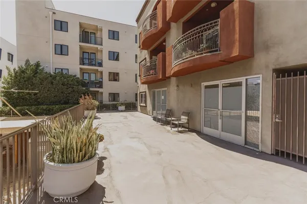 $490,000 | 11124 Burbank Boulevard, Unit 101, North Hollywood, CA 91601