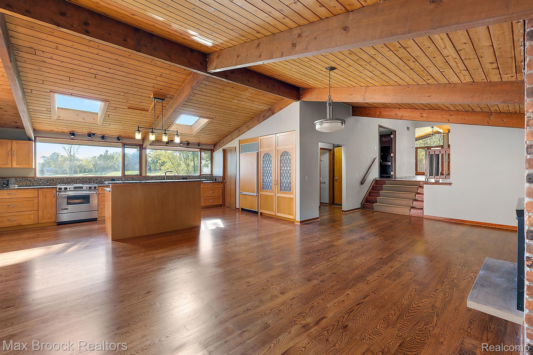 4480 Commerce Road West Bloomfield, MI 48324 - Photo 8 of 44 Gallery Image 8
