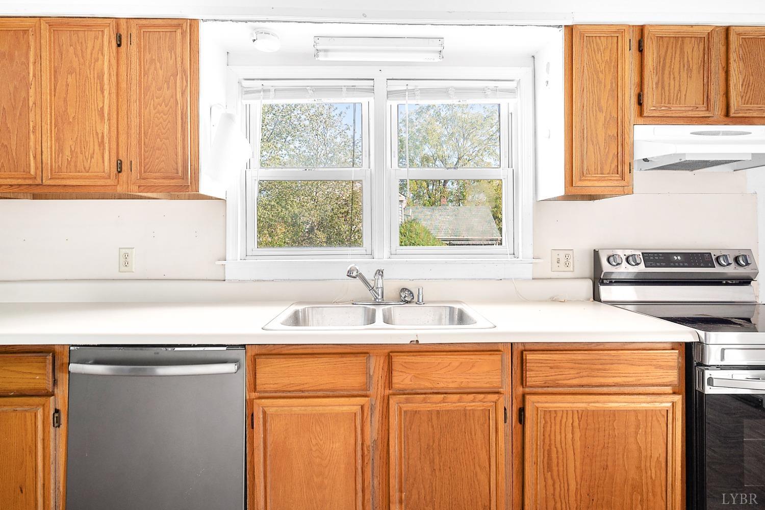 10435 Red House Road Appomattox, VA 24522 - Photo 16 of 32 a kitchen with appliances cabinets and a sink