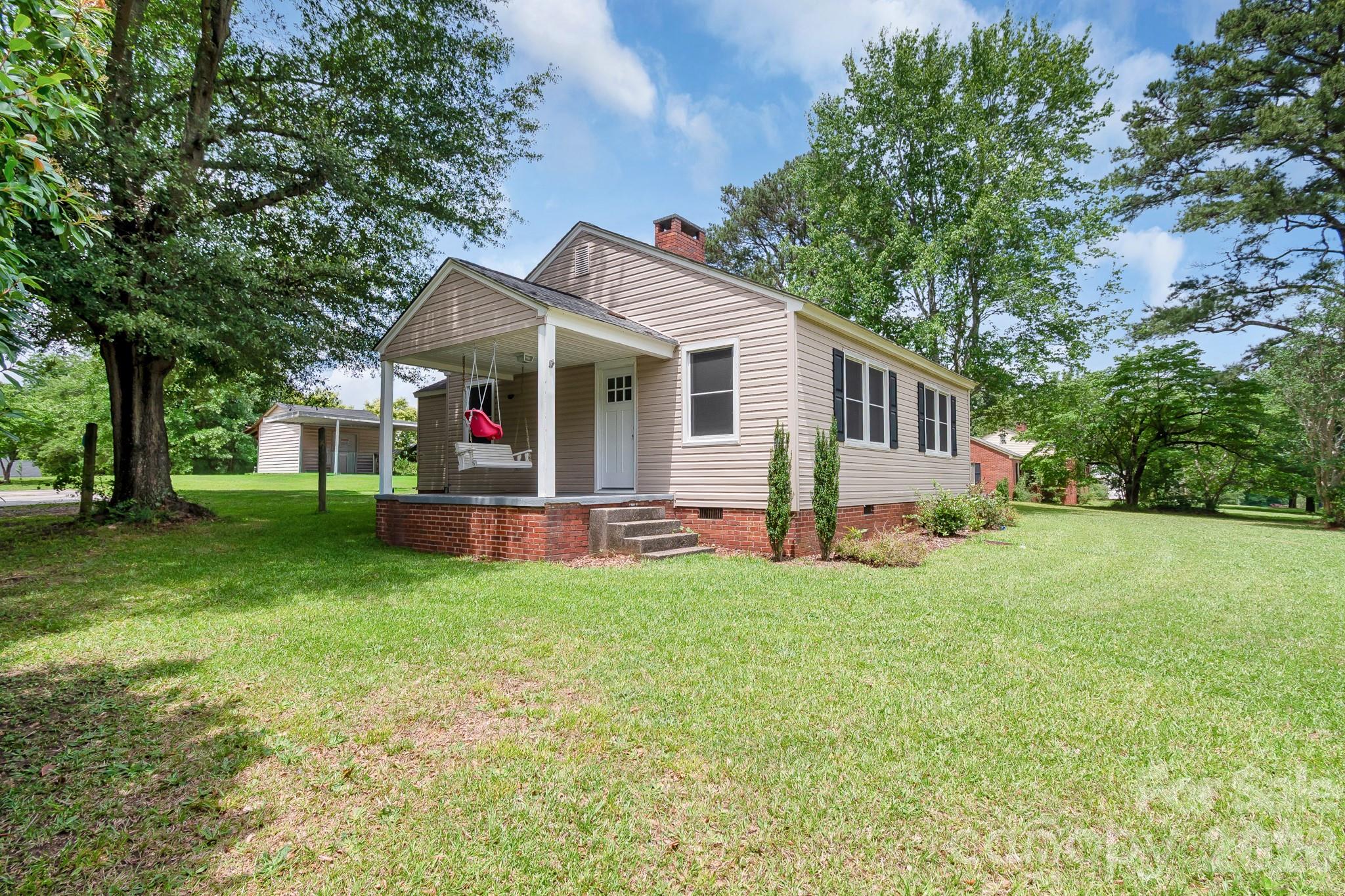 1604 Converse Street Lancaster, SC 29720 - Photo 5 of 32