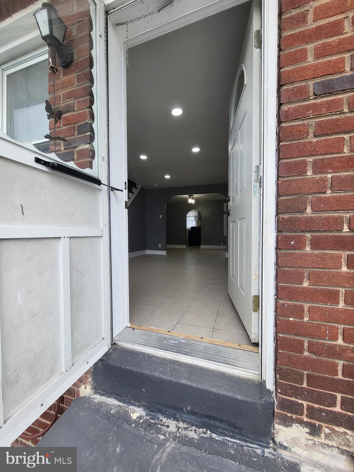 7103 Seaford Road Upper Darby, PA 19082 - Photo 4 of 40