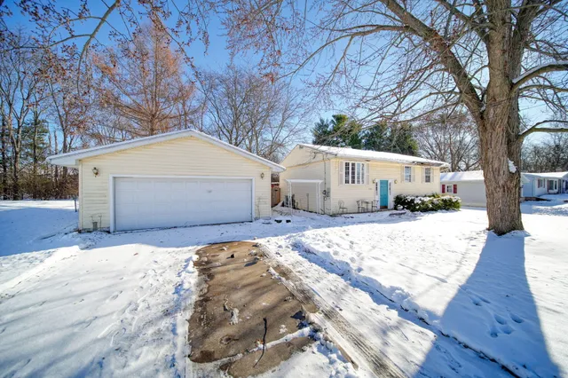 $199,900 | 2375 Windemere Drive, Jackson, MI 49202