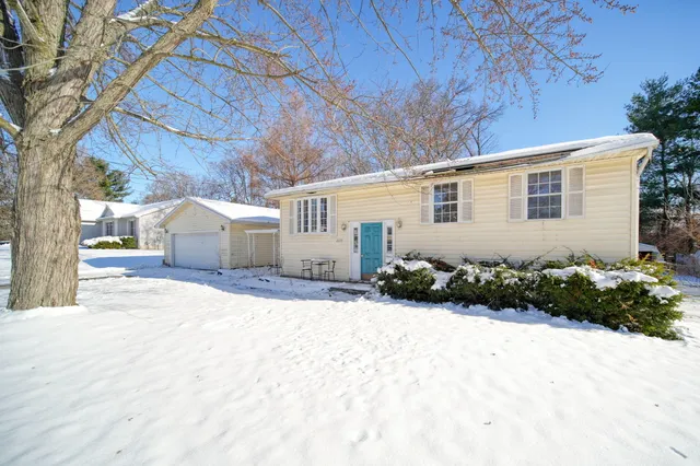 $199,900 | 2375 Windemere Drive, Jackson, MI 49202