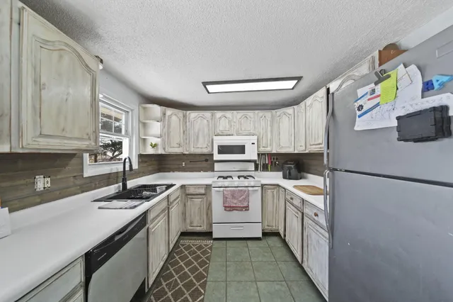 $199,900 | 2375 Windemere Drive, Jackson, MI 49202