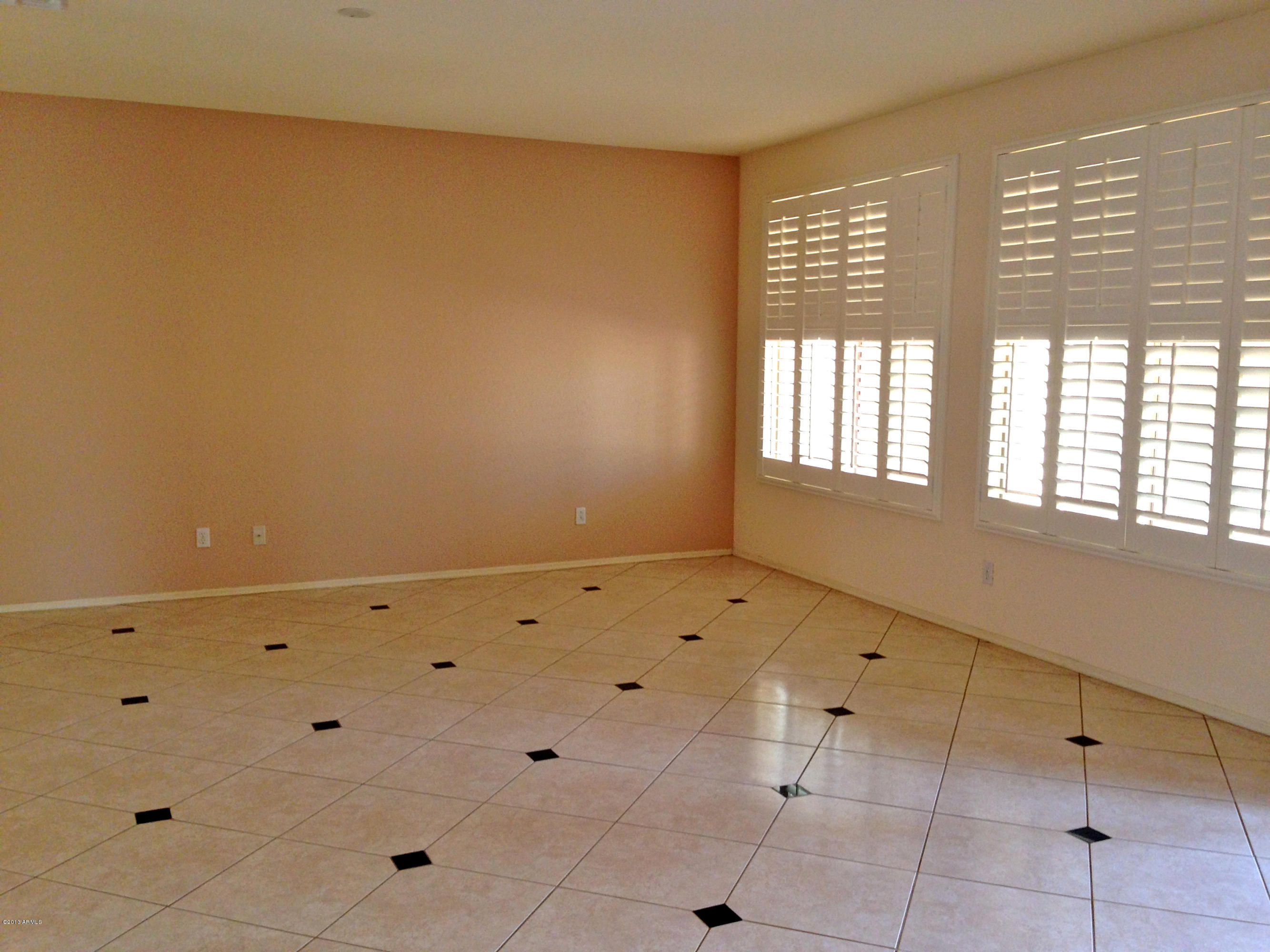 2914 West Maldonado Road Phoenix, AZ 85041 - Photo 3 of 14 family room