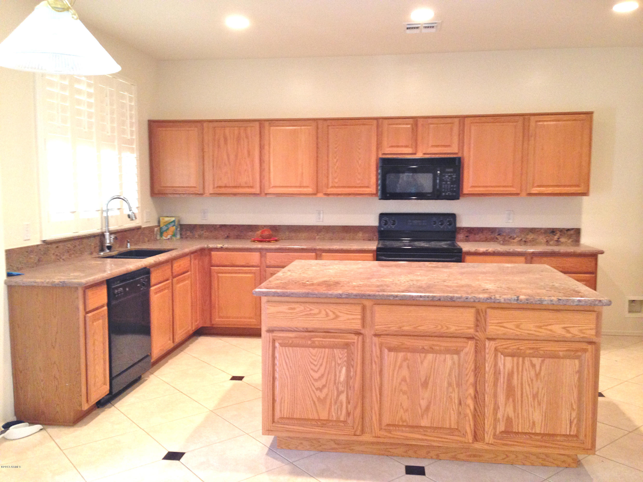 2914 West Maldonado Road Phoenix, AZ 85041 - Photo 4 of 14 kitchen with granite counters