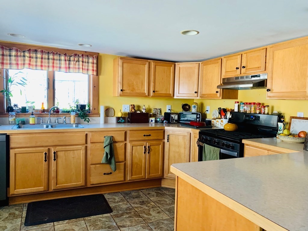 336 Haydenville Road Whately, MA 01093 - Photo 4 of 20