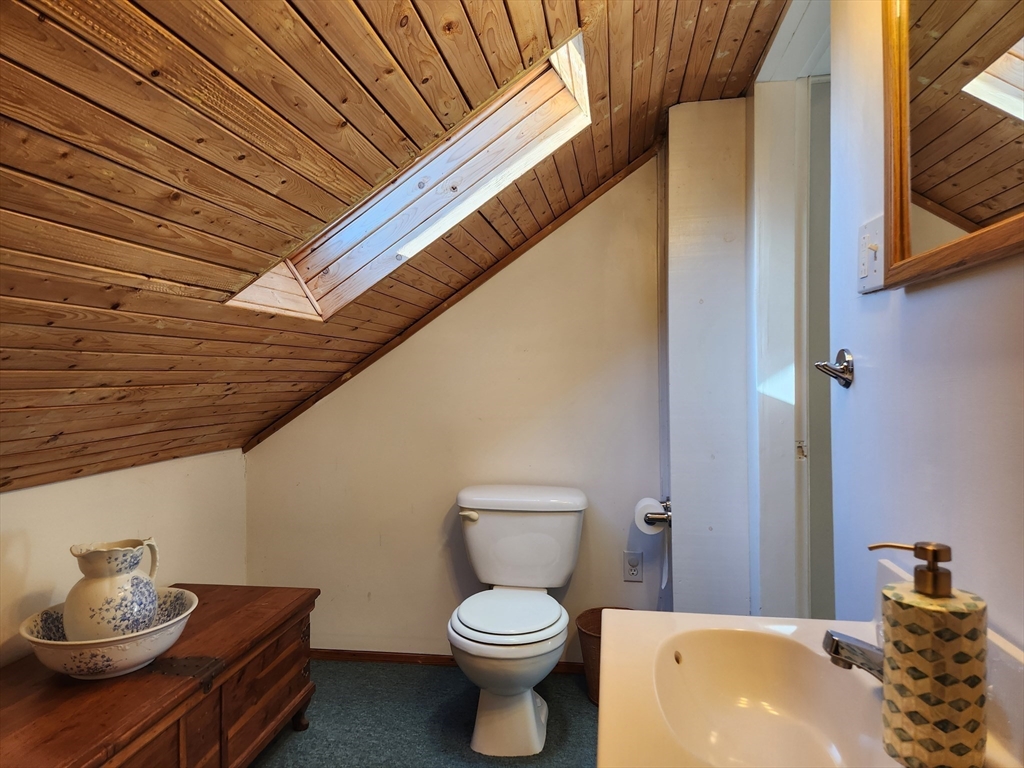 350 Thompson Road Webster, MA 01570 - Photo 23 of 41