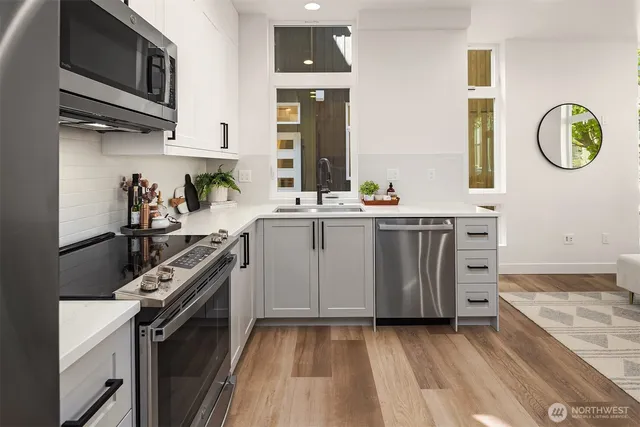 $995,950 | 1733 17th Avenue, Seattle, WA 98122