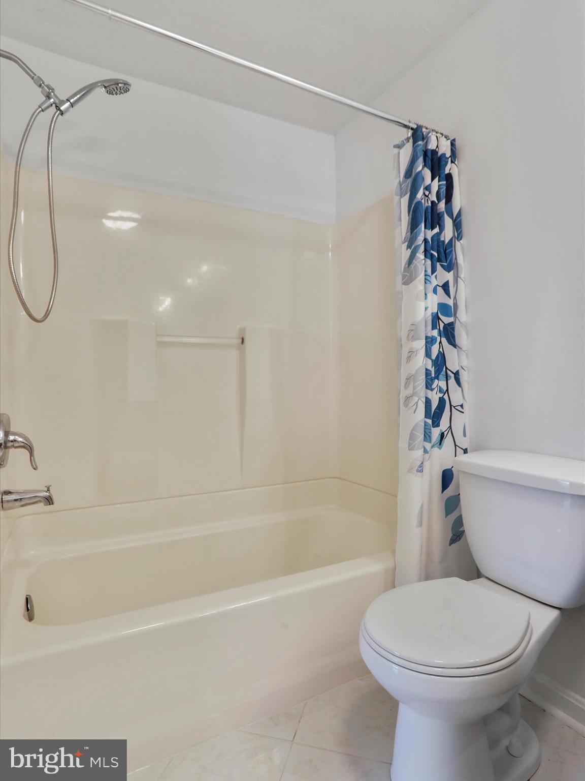 811 Stratford Way, Unit D Frederick, MD 21701 - Photo 14 of 25 a bathroom with a shower a toilet and a tub