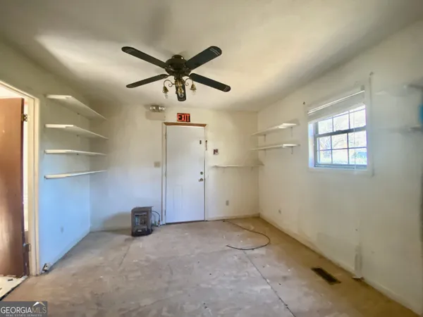 an empty room