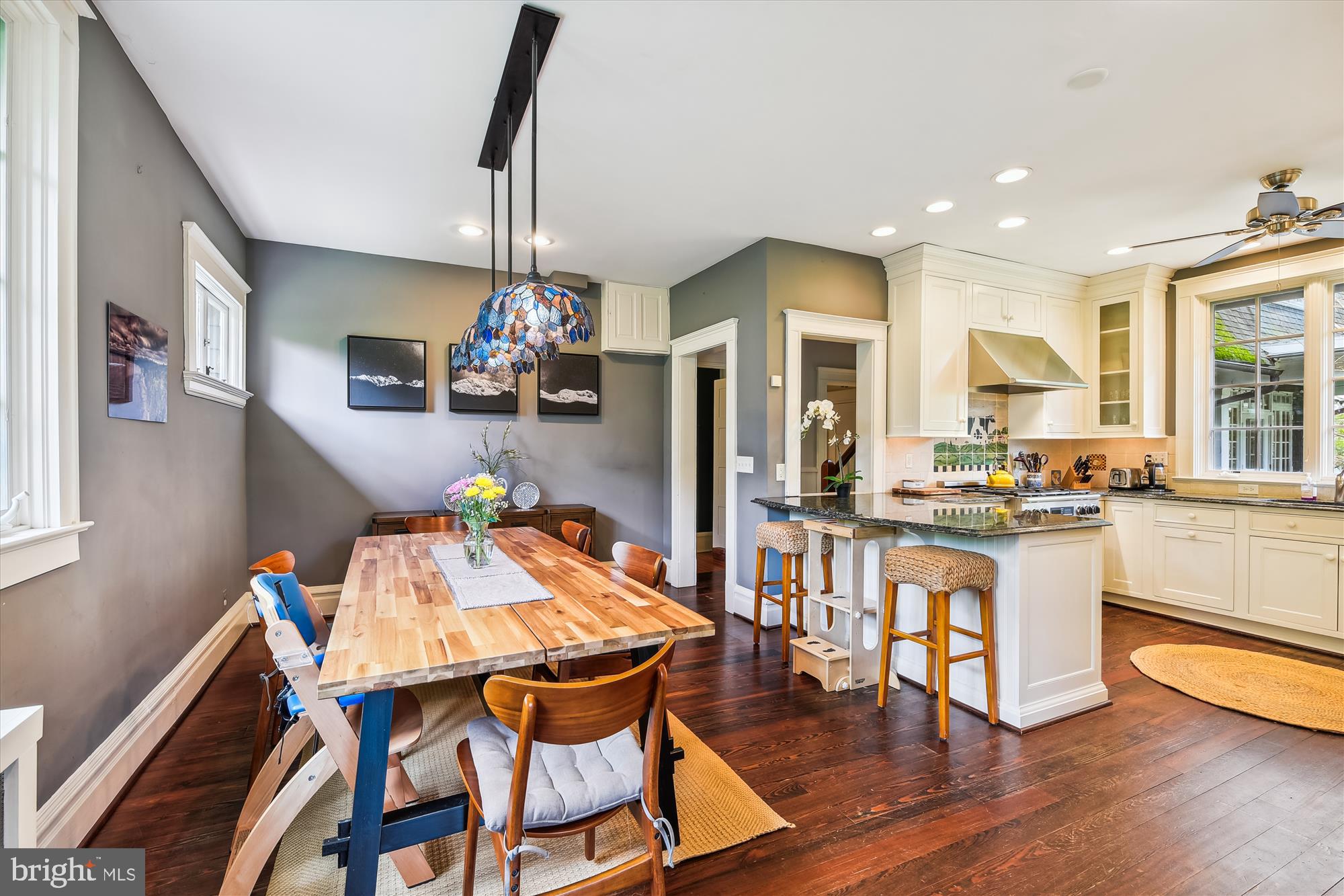 205 Ridgewood Road Baltimore, MD 21210 - Photo 25 of 71 Kitchen with large eat-in area