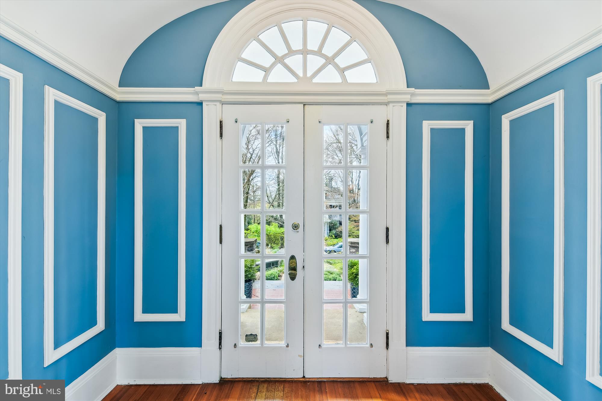 205 Ridgewood Road Baltimore, MD 21210 - Photo 5 of 71 Vestibule