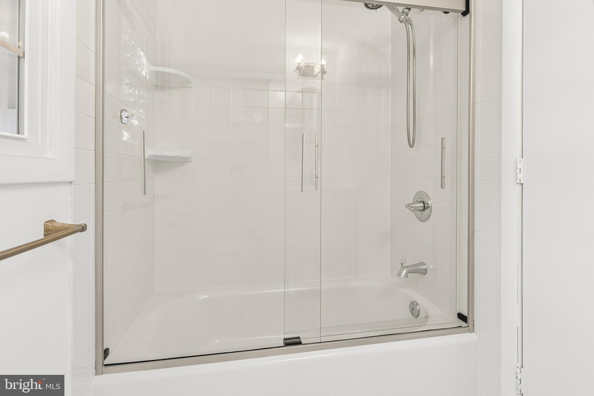 9005 Eastbourne Lane Laurel, MD 20708 - Photo 25 of 41 2nd Level Hall Bath