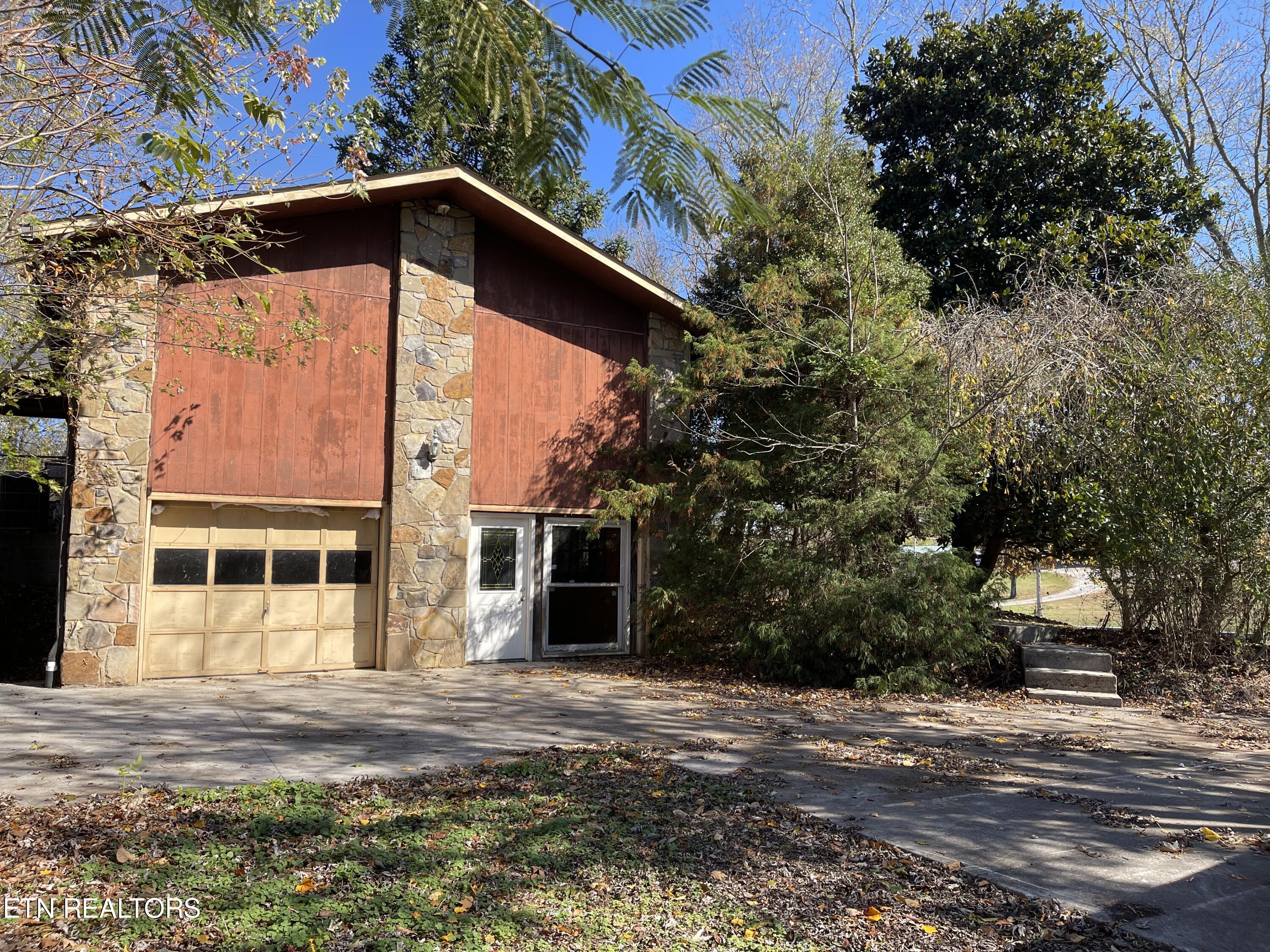 138 Peach Orchard Road Clinton, TN 37716 - Photo 11 of 43 C53CCF72-AC5C-4740-AF2C-7EA00F744D18