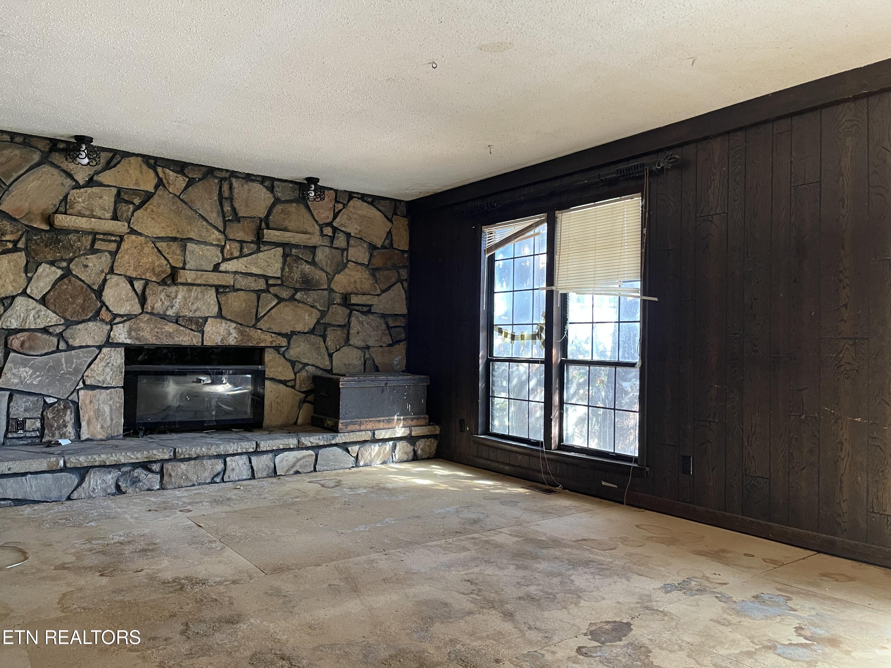 138 Peach Orchard Road Clinton, TN 37716 - Photo 14 of 43 F1956FCA-7CD5-40D5-8A25-81E036F05539