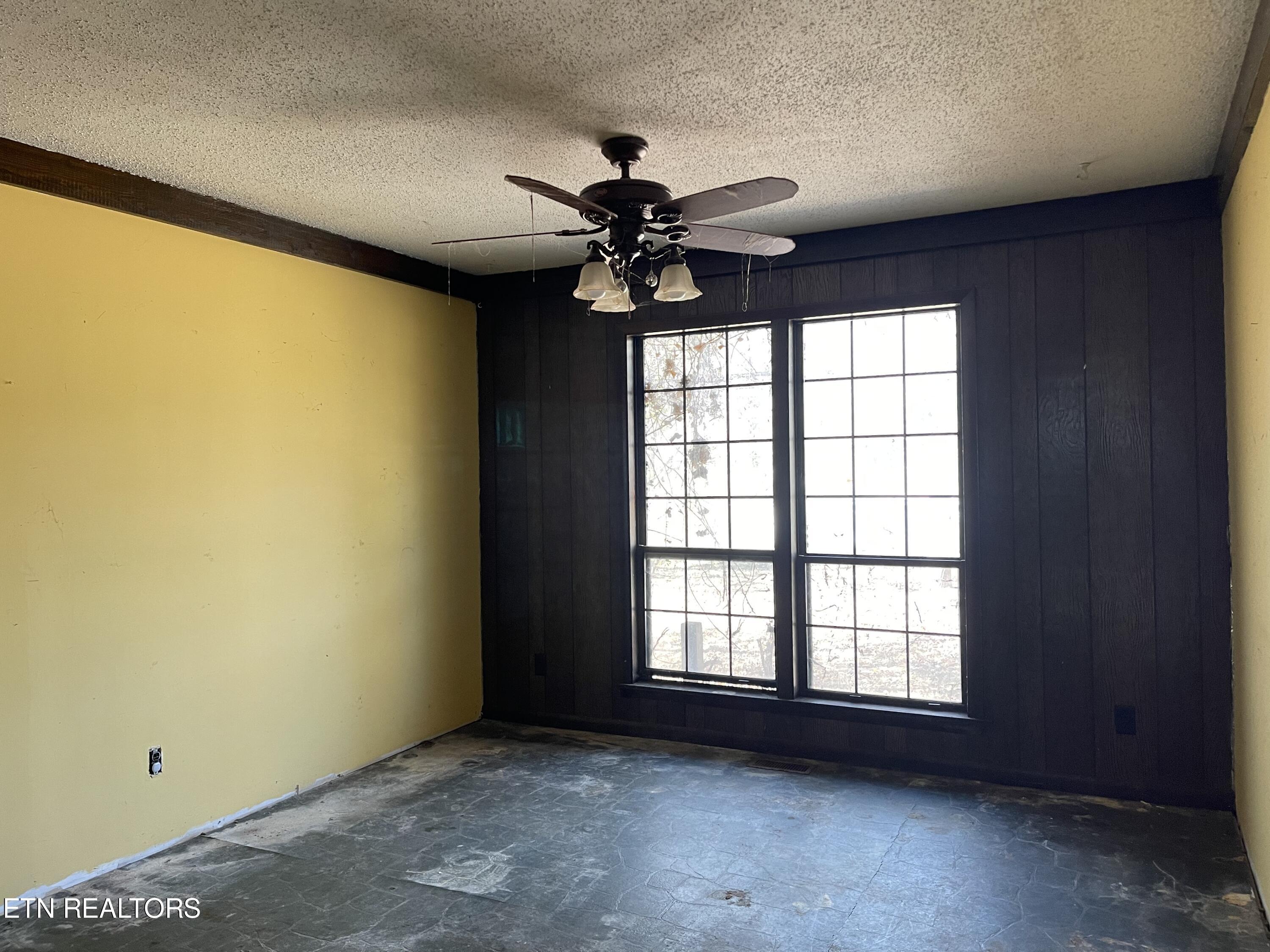 138 Peach Orchard Road Clinton, TN 37716 - Photo 17 of 43 C52D6384-A44C-4ED5-BD4B-9801B3E2DA5A