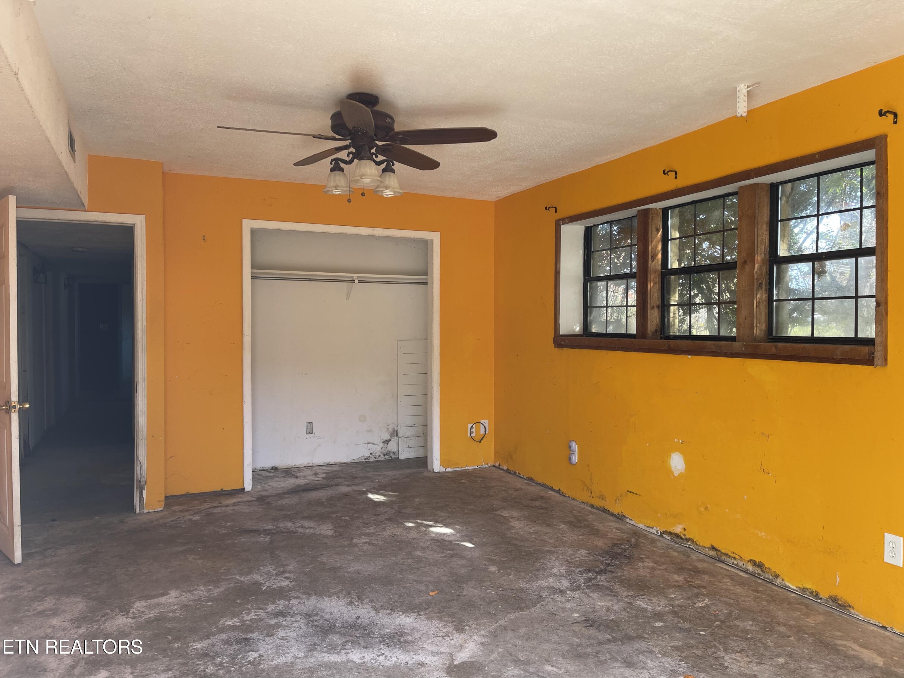 138 Peach Orchard Road Clinton, TN 37716 - Photo 21 of 43 64BE2637-02C7-477C-A45E-A4AA19C77F98