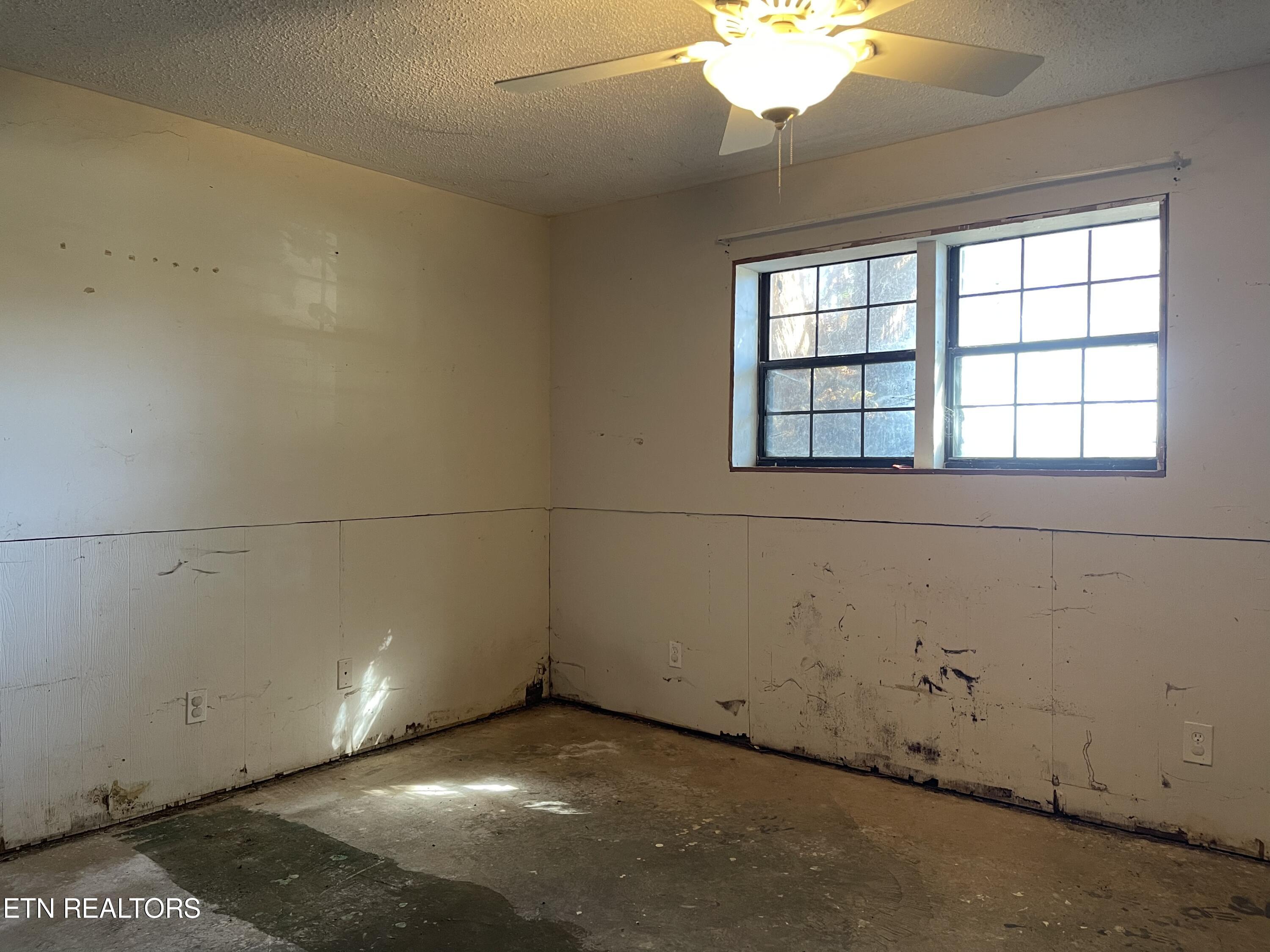 138 Peach Orchard Road Clinton, TN 37716 - Photo 26 of 43 57A2E8CE-0FD6-432F-A8E1-5BF60154B474