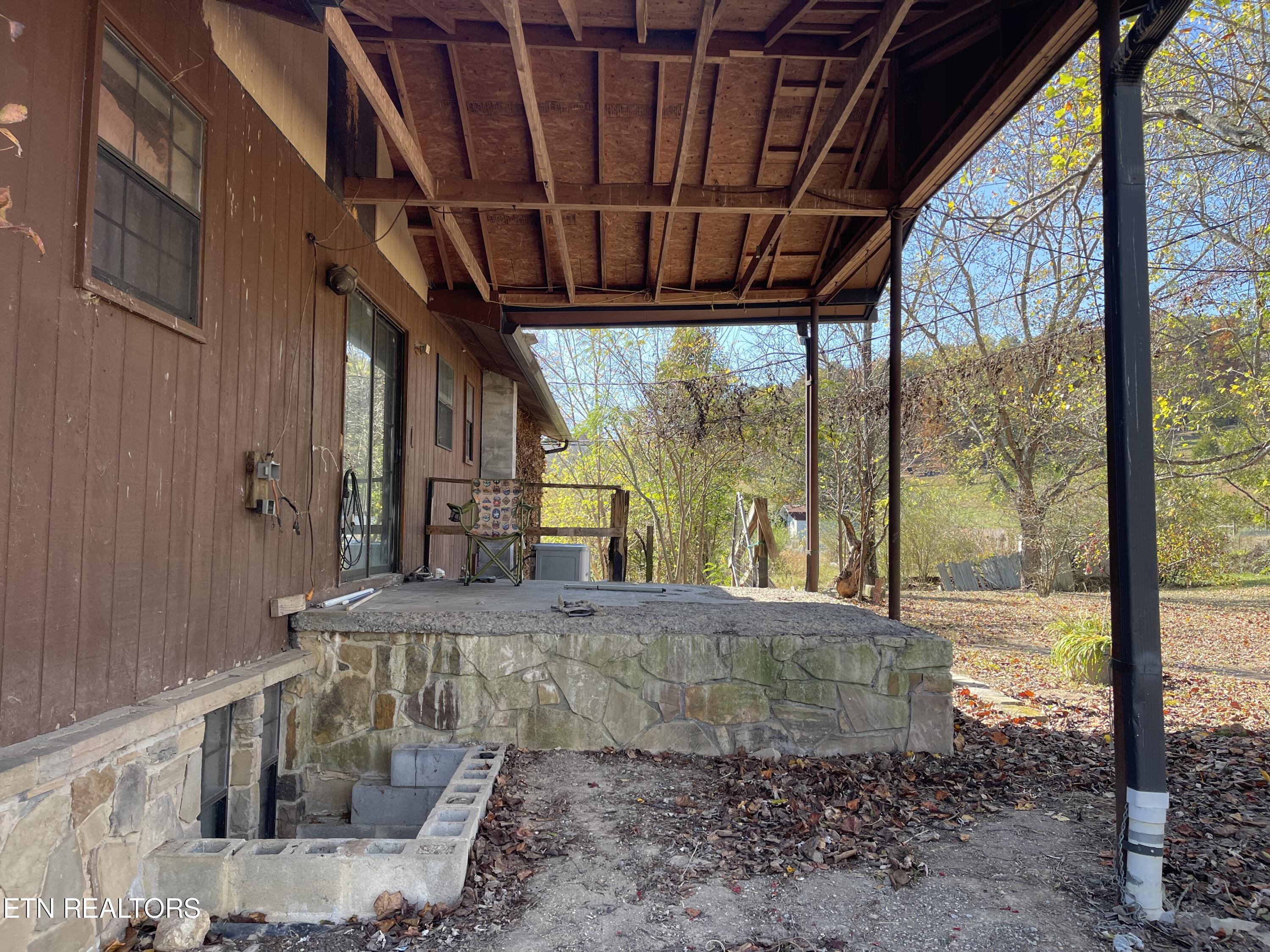 138 Peach Orchard Road Clinton, TN 37716 - Photo 4 of 43 52840D51-770C-49B0-8EA9-8EE98A7F03B3