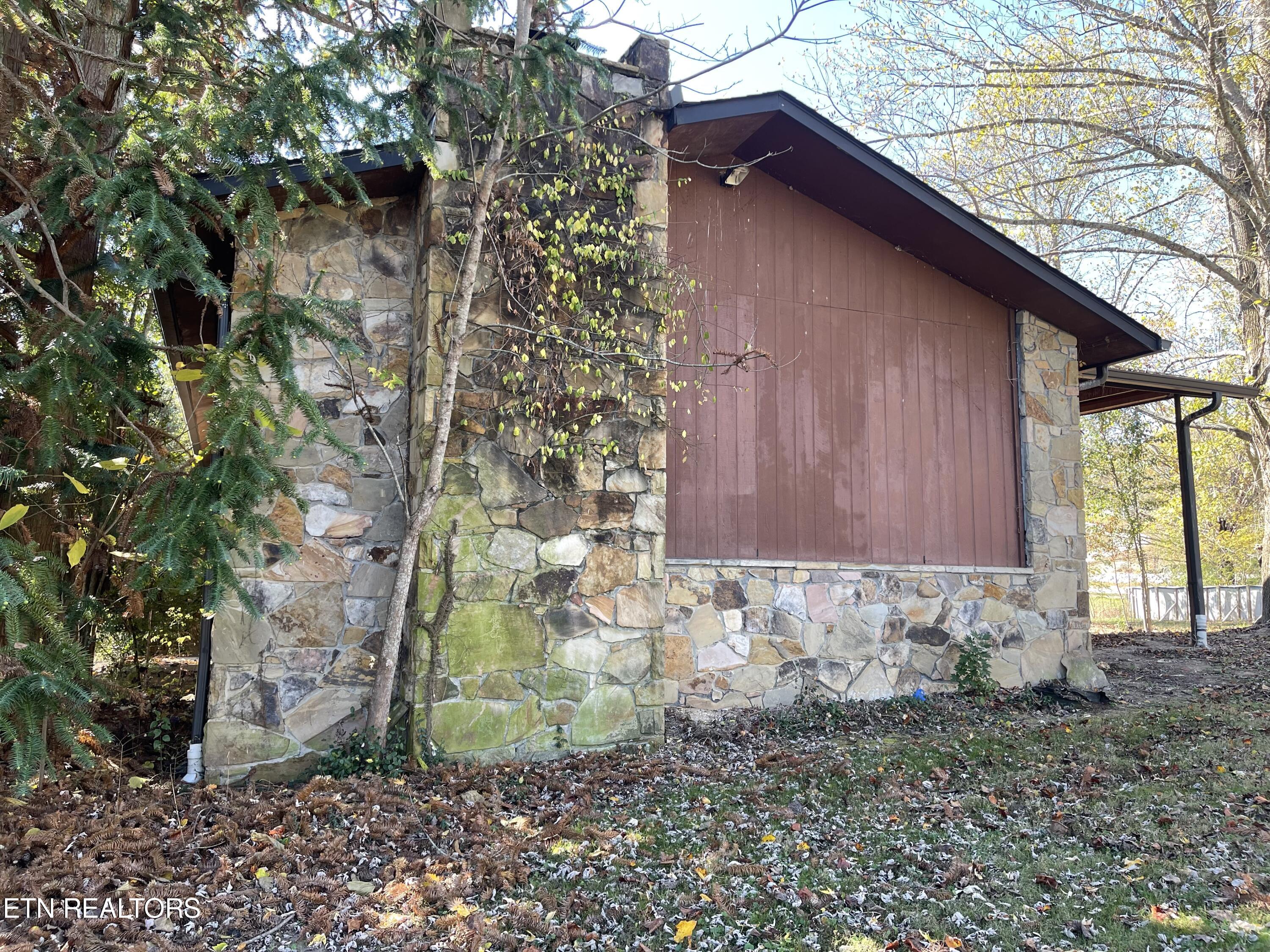 138 Peach Orchard Road Clinton, TN 37716 - Photo 5 of 43 6AE9CA9E-6468-4F74-B125-35F61D951C9A