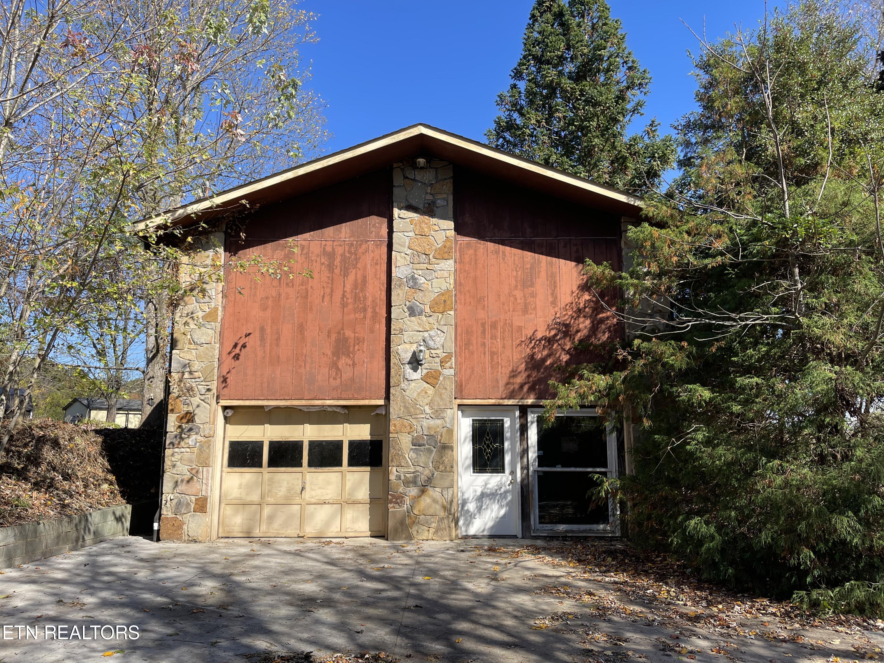 138 Peach Orchard Road Clinton, TN 37716 - Photo 10 of 43 6E791EF0-D6AF-47CF-8B68-6709CC4D1AB2