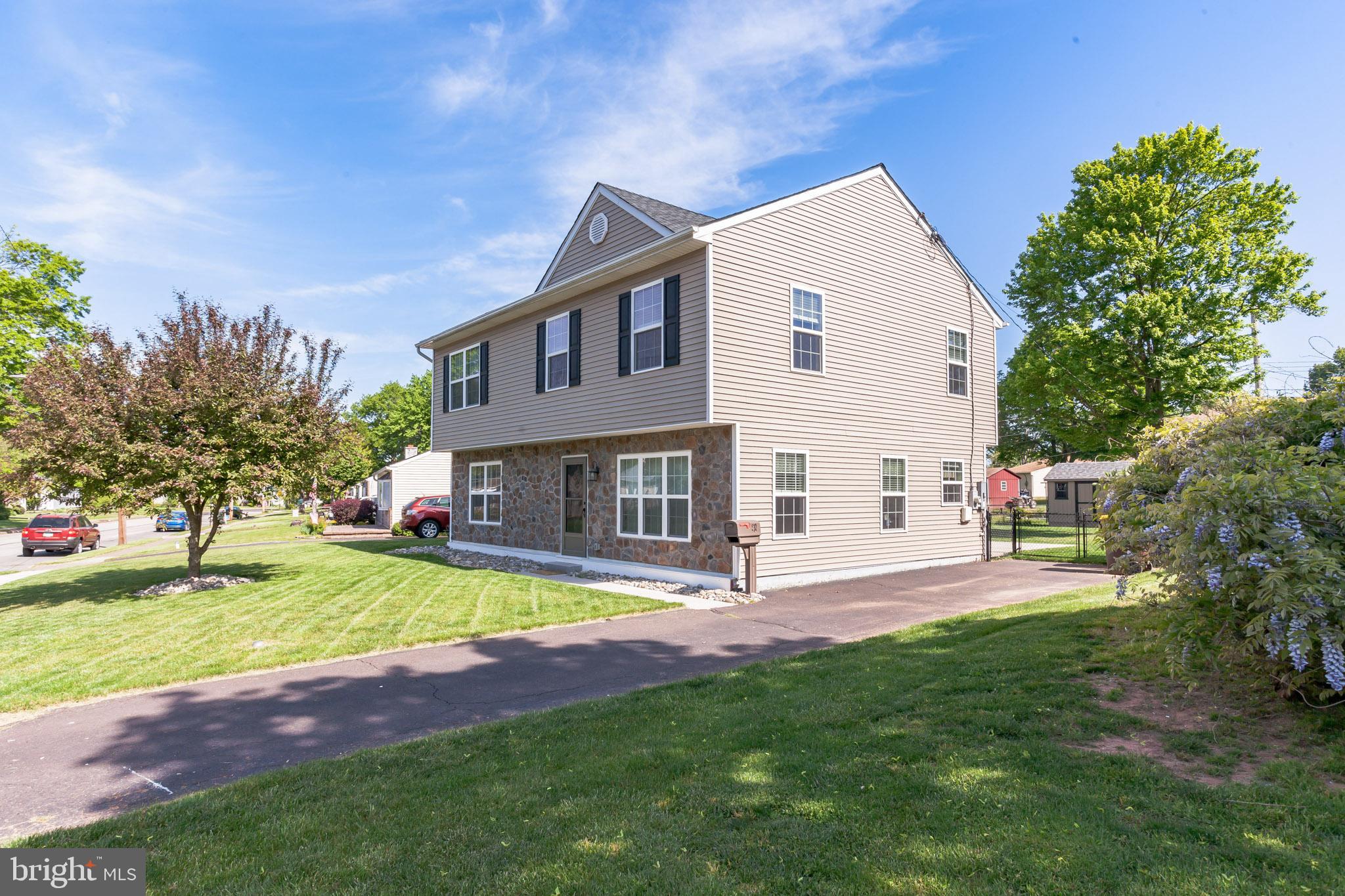 532 Winding Road Lansdale, PA 19446 - Photo 2 of 30 Front/Side Exterior