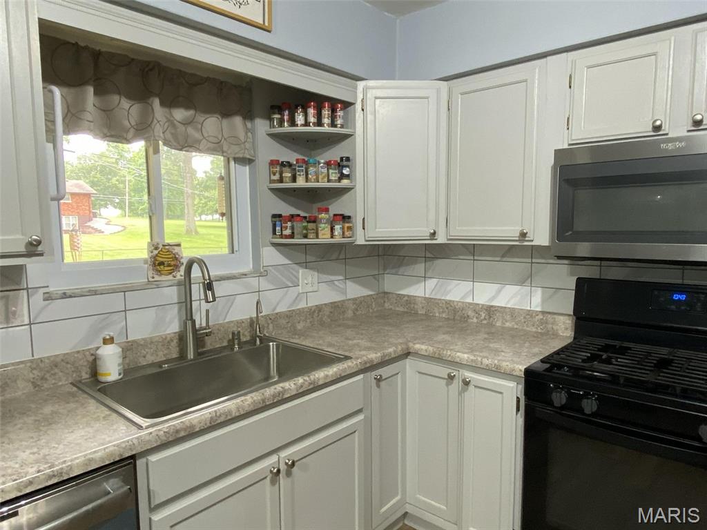22 St George Drive Belleville, IL 62221 - Photo 10 of 65