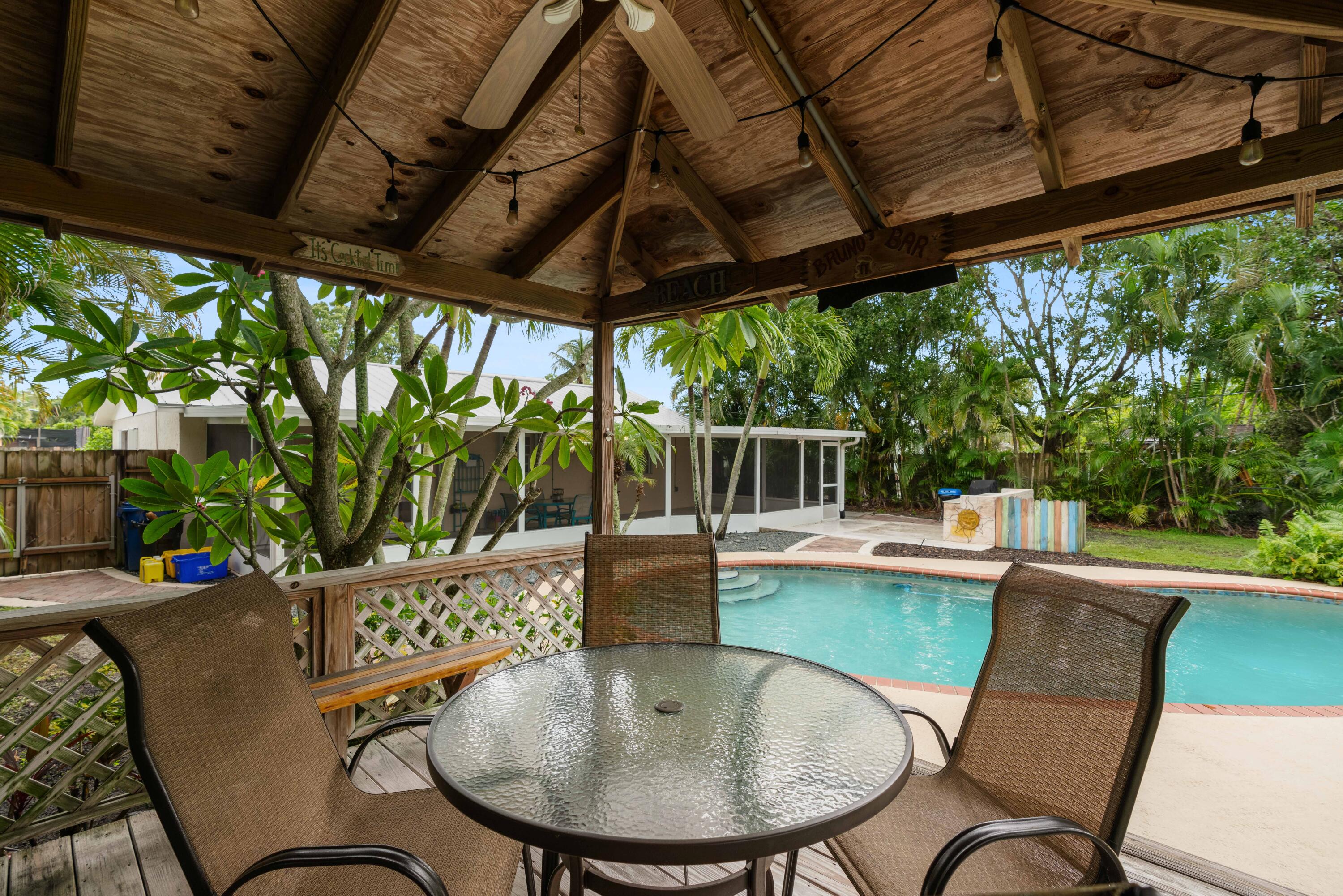 212 West Whitney Drive Jupiter, FL 33458 - Photo 9 of 23 a view of a chairs and table in the patio