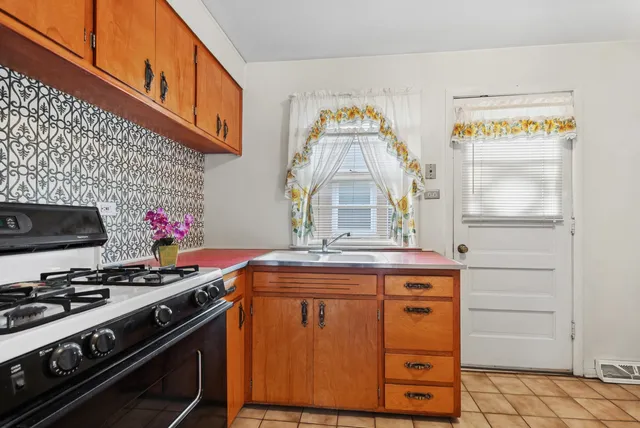 $300,000 | 11900 Ann Street, Blue Island, IL 60406