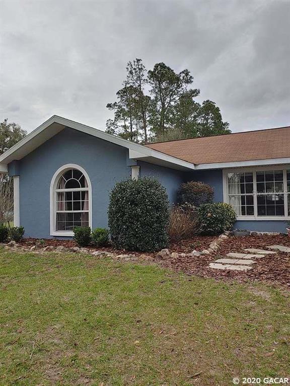885 Southwest 6th Avenue Williston, FL 32696 - Photo 1 of 1 a front view of a house with a yard