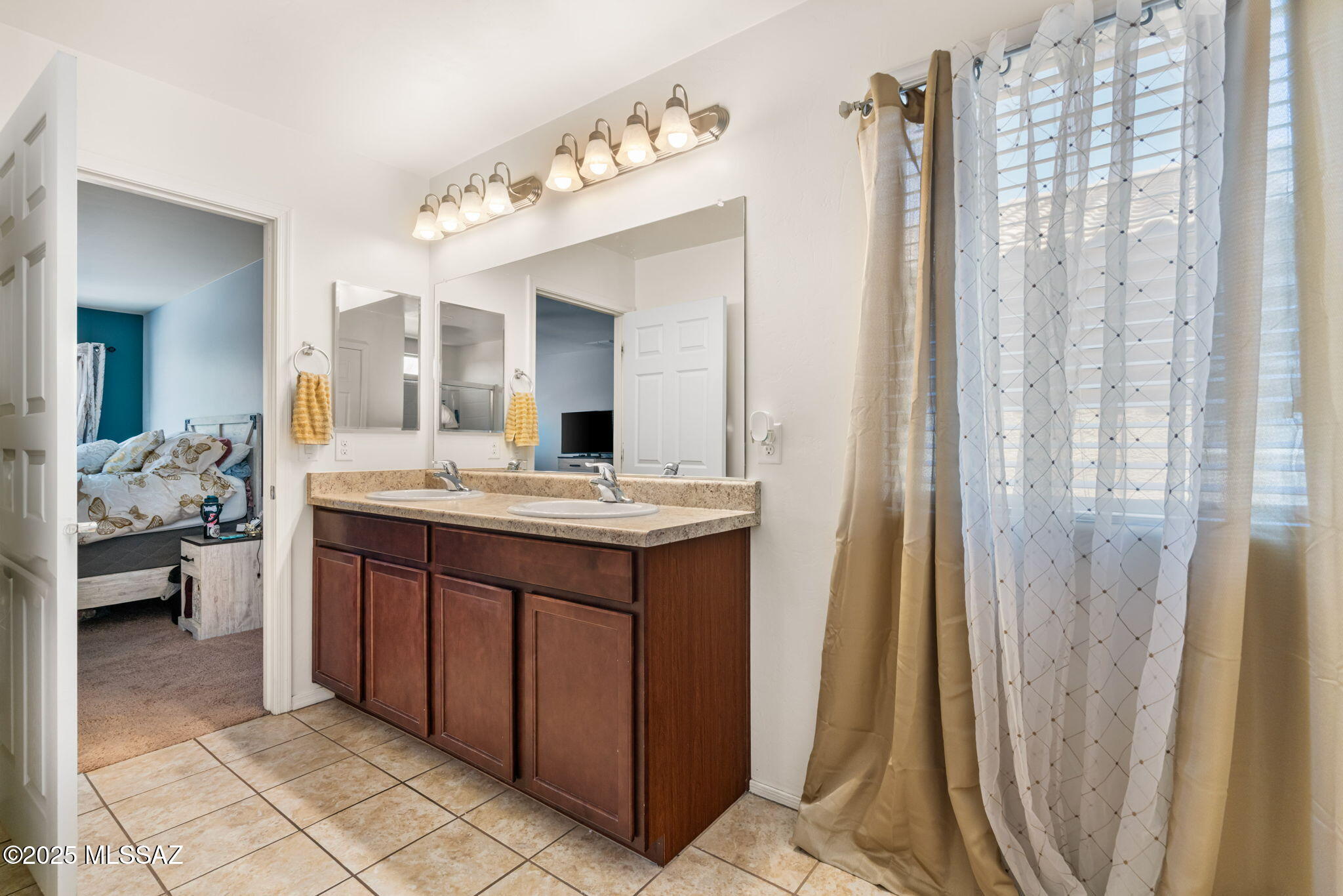 6522 East Brushback Loop Tucson, AZ 85756 - Photo 25 of 47 Primary Bathroom