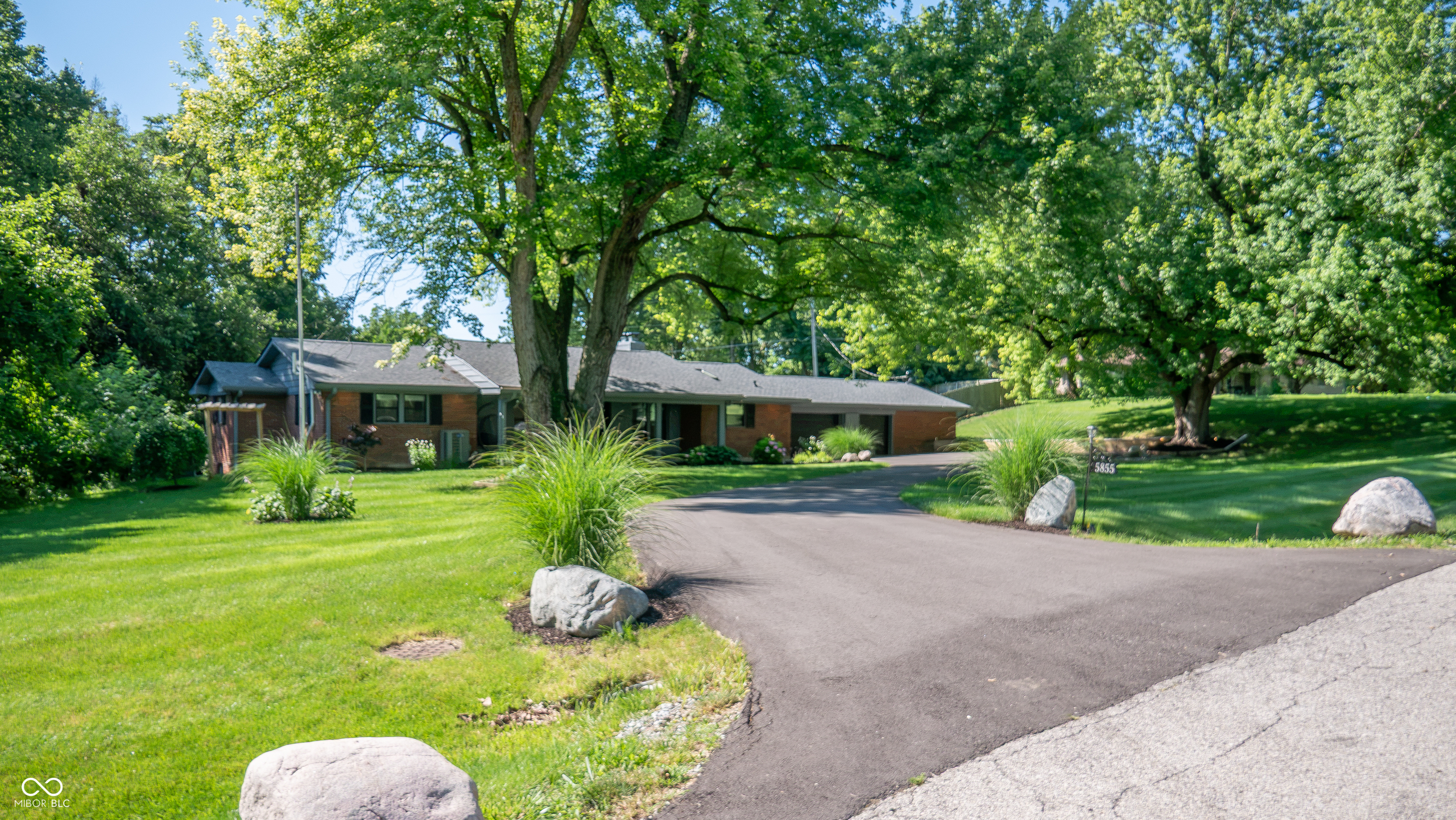 5855 Andover Road Indianapolis, IN 46220 - Photo 4 of 59