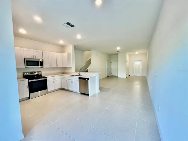 $1,900 | 36113 Risa Michele Street, Zephyrhills, FL 33541