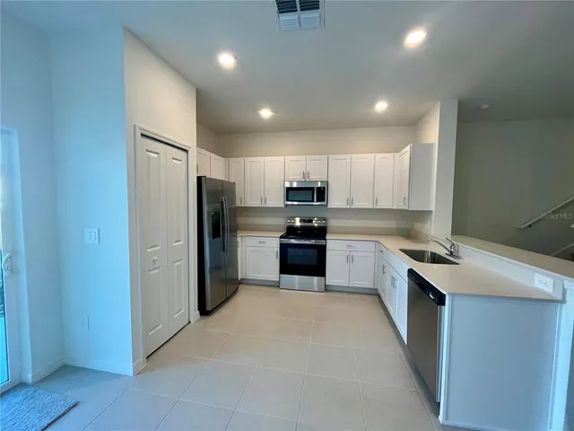 $1,900 | 36113 Risa Michele Street, Zephyrhills, FL 33541