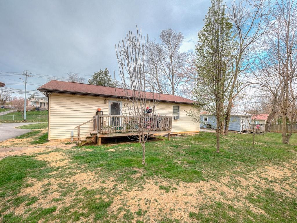 1805 Indian Ridge Road Johnson City, TN 37604 - Photo 4 of 15 Photo 4